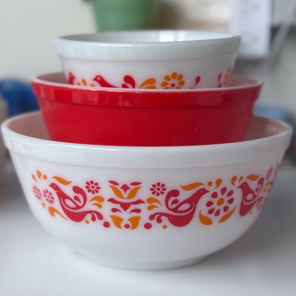 Vintage Pyrex Friendship Mixing Bowl Set (401-403)